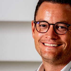 “Verandering gebeurt door innovatie en investering, maar in de eerste plaats door mensen: Mensen die het anders willen proberen, mensen die ervoor gaan, mensen die in beweging komen.”